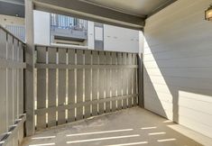 其他 5 Near Stadiums: Grand Prairie Apt w/ Pool Access