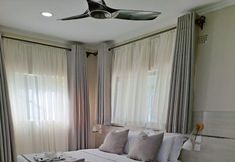 Others 4 Modernly Furnished Standard Room With Queen bed - 2220