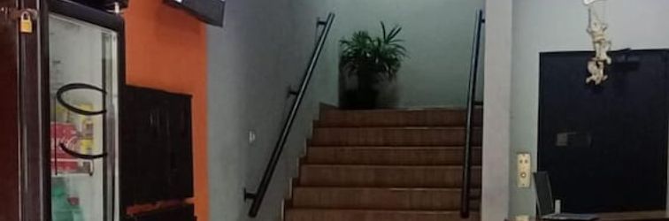 その他 El Nassr Suits Ltda