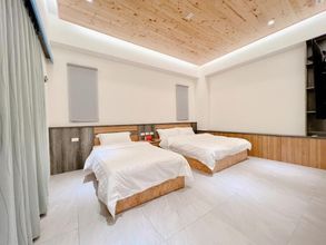 Others 4 Kuan Pin Ju station elevator Hostel