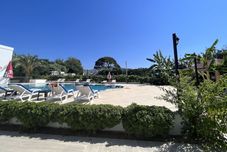 Lain-lain Ege Apartments