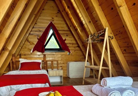 기타 CELAZENİ BUNGALOV