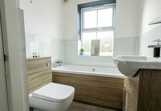 อื่นๆ 2 Two Bedrooms Near Hillsborough