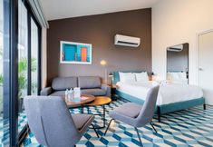 Others 4 w Artistic Loft in Santa Ana