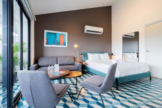 Others 4 w Artistic Loft in Santa Ana