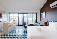 Others 2 w Artistic Loft in Santa Ana