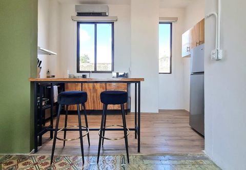Others w Bold 1BR in Casco Viejo