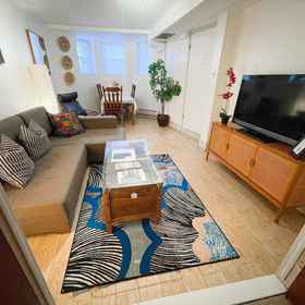 Room 1 Crownheightsfinest, Hotel Aqueduct–North Conduit Avenue