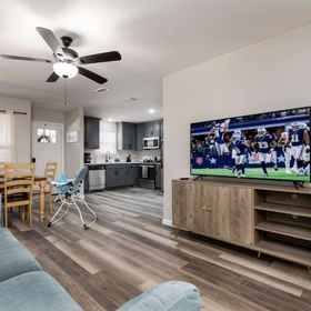 Room 1 Lavish Hidden Gem Pet Friendly, University of Texas at Arlington Hotels