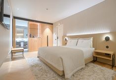 Others 6 Palatial Suites