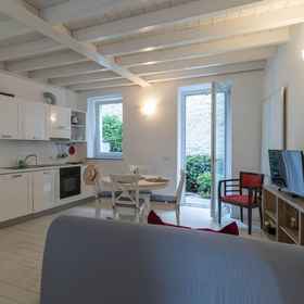 Room 1 Lario House Apartment a Lecco, Introzzo Apartments