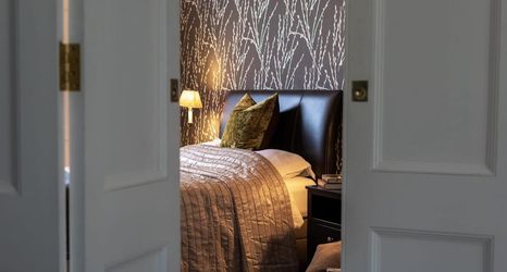 Others 2 Light-filled Period Apartment - Central Bath