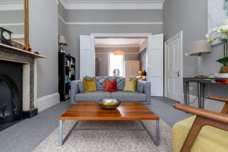 Others 4 Light-filled Period Apartment - Central Bath