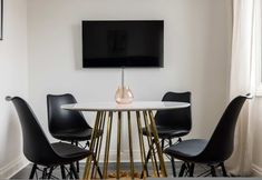 Others 4 Stylish 2 Bedroom Apartment - Shepherd s Bush