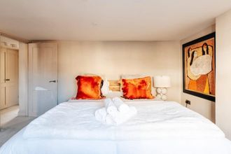 Others 4 Modern Stylish Central Bath Apartment