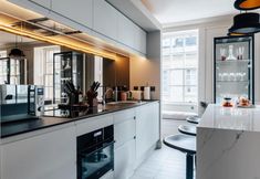 Others 3 Modern Stylish Central Bath Apartment