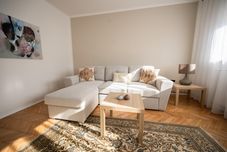 Lainnya Sunny 1bdr Apartment Near City Center