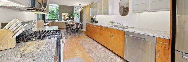 Others New York Style Penthouse in the Heart of the City