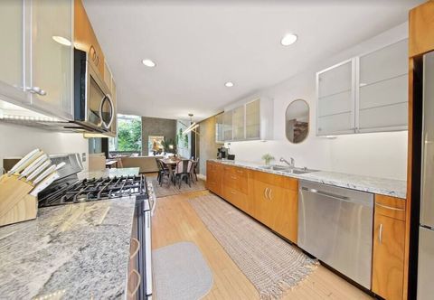 Others New York Style Penthouse in the Heart of the City