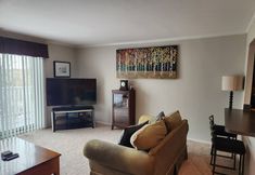 Others 4 Beautiful APT W Office Area 2BR Long Term