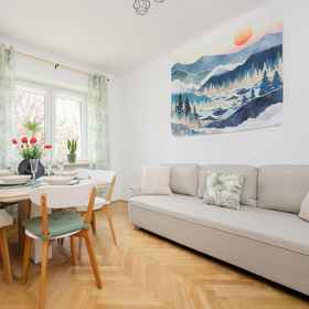 Primary image 1 Apartment Near the Old Town by Renters อพาร์ทเมนท์ใกล้เมืองเก่าโดยผู้เช่า, โรงแรม & ที่พัก Szwedzka