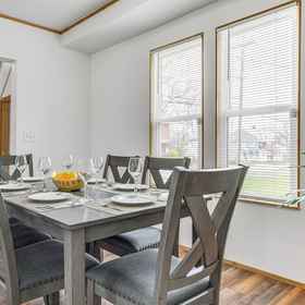 Interior 1 Charming Home - 2 Mi to Niagara Falls State Park!, Niagara Gorge Discovery Center Hotels