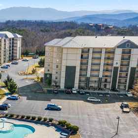 Primary image 1 Sleepy Bear Getaway, Hatfield and McCoy Dinner Show Hotels