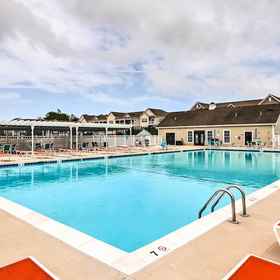 Interior1雷霍博斯海灘附近 2 英里:更新的公寓 w/ 游泳池,Sarangi Satyajit MD飯店