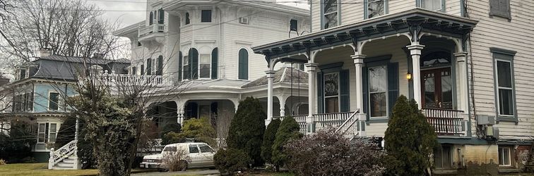 其他 2 Br Victorian Apt 2800 sq ft 2 Floors With Full Kitchen 2 Baths and Laundry