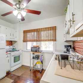 Interior 1 South Euclid Apt < 10 Mi to Downtown Cleveland!, Cleveland Museum of Natural History Hotels