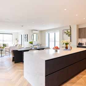 Room 1 The Temple Fortune Crib - Lovely 3bdr House With Balcony and Parking, Hotel North London Grammar School