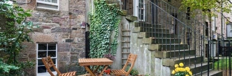 Others Unique two bed Main Door Flat at the Meadows