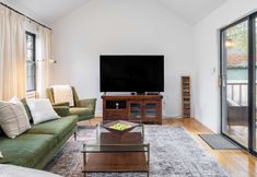 Others 7 Charcoal Chalet by Avantstay A+ Design w/ Firepit