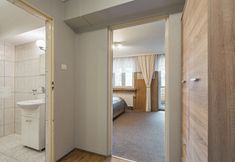 其他 4 Guest Rooms and Family Apartments