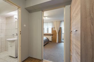 其他 4 Guest Rooms and Family Apartments