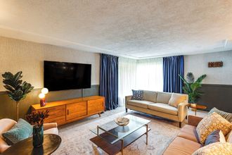 Others 4 Vibrant Tacoma Retreat, Near Point Defiance Park!