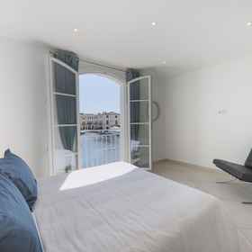 Room 1 Superb Vacation Home With Pontoon, Hotel Les Terres de Saint Hilaire