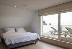 Others 4 Spacious Seaside Apartment