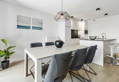 Others 6 Dokside 2 Bedrooms on Floor 3