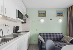 Others 4 Spacious Studio Near Seafront