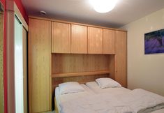 Others 3 Refined Seaview Apartment