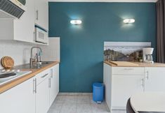 Others 5 Seaside Apartment With Terrace