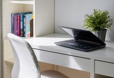 기타 4 Sunny Heart of Warsaw by Renters