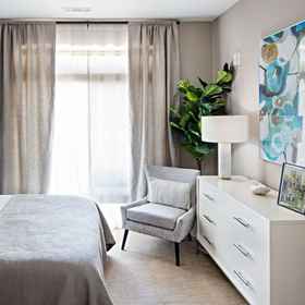 Room1Kings Point Lux Suites,939 Port Washington Blvd飯店