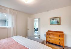 Others 4 Bay City Retreat ~ 1/2 Mi to Local Beach!