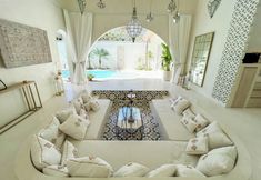 Others 7 Casa Blanca