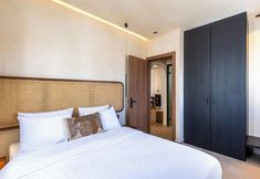 기타 4 Peranosa The Residency