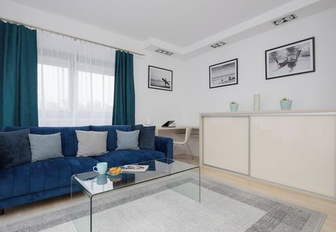 Others Nad Brzegiem Wisły Warszawa by Renters