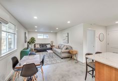 Others 6 Welcoming Grants Pass Retreat - Walk to Park!