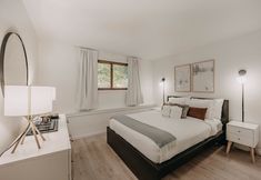 Others 5 64sw - Pets Ok - Wood Stove - Sleeps 4 1 Bedroom Condo by RedAwning